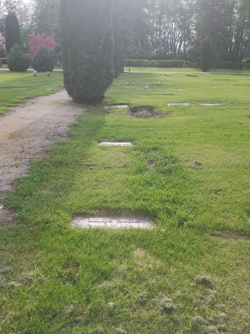 Newton Irwin's grave. Photo 2