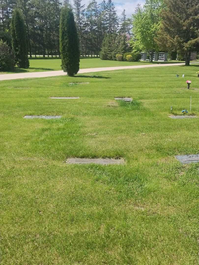 Agnes J. Garnham's grave. Photo 2