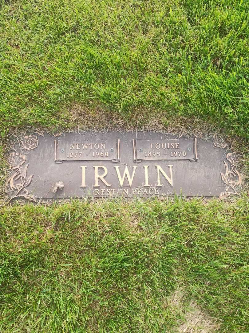 Newton Irwin's grave. Photo 1