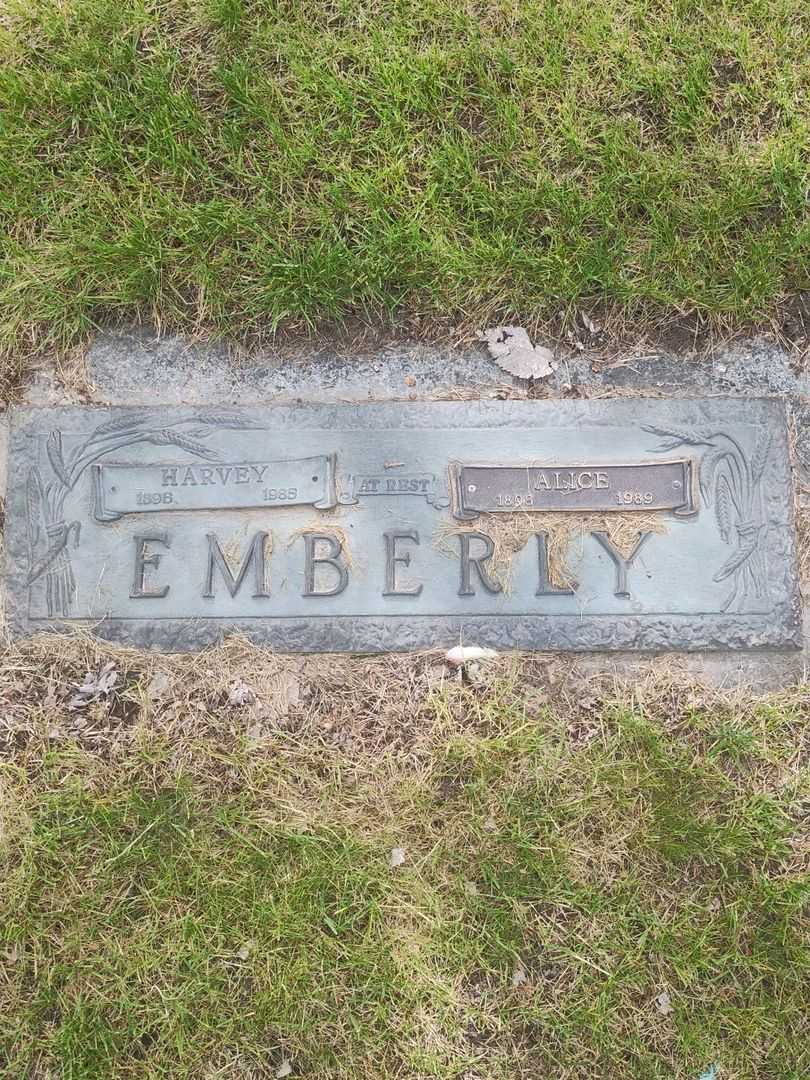 Harvey Emberly's grave. Photo 1