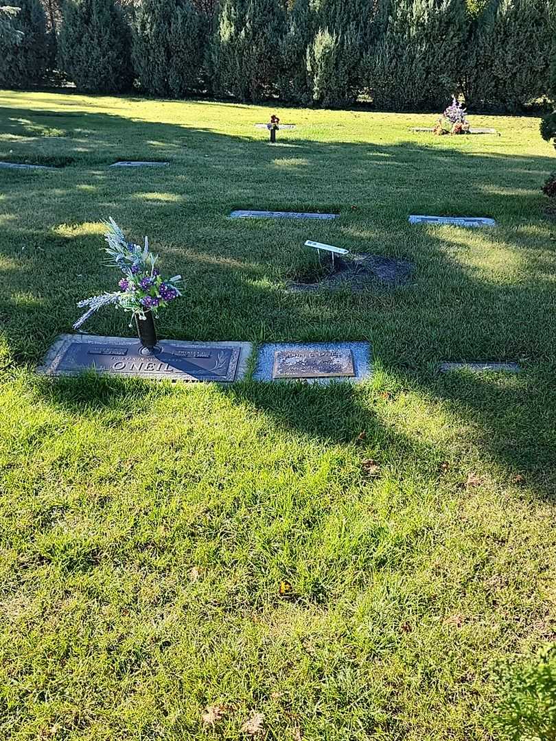 Shirley C. O'Neil's grave. Photo 3