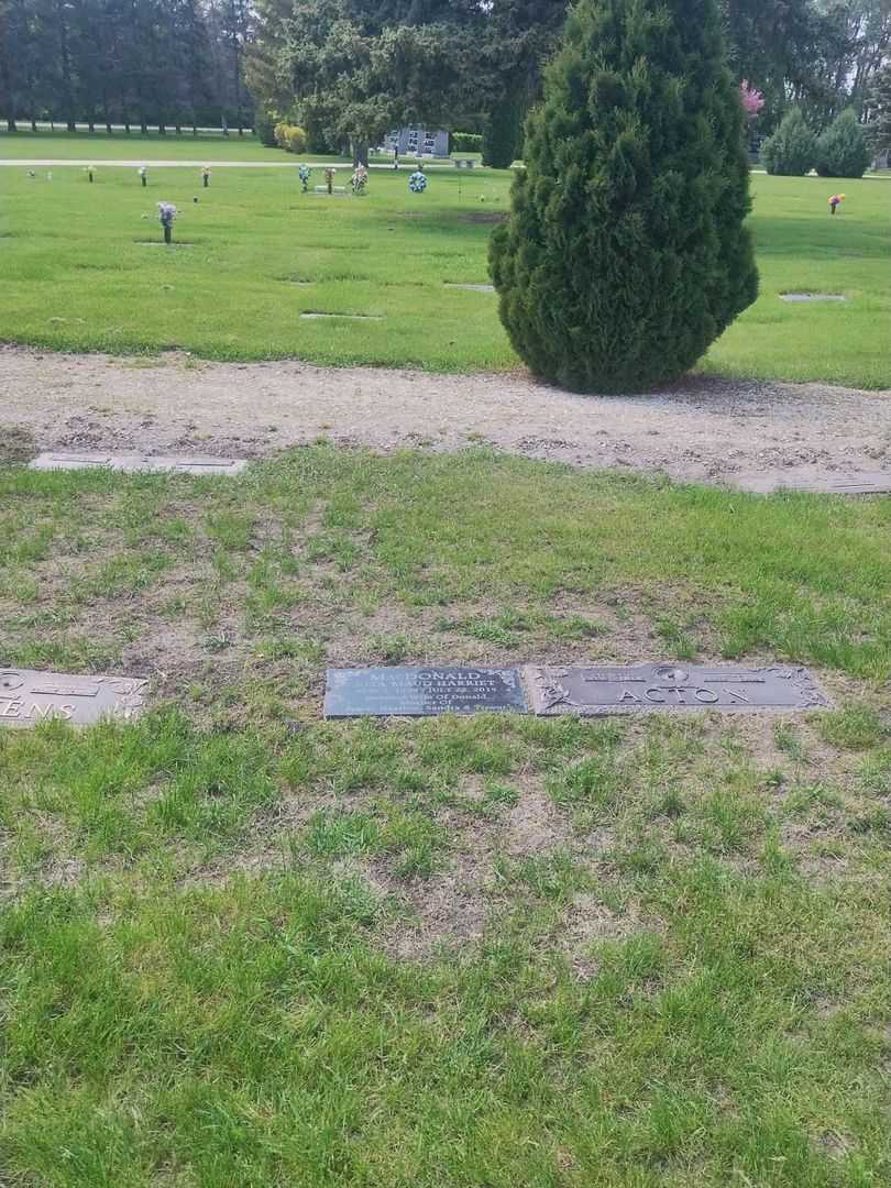 Rita Maud Harriet MacDonald's grave. Photo 3