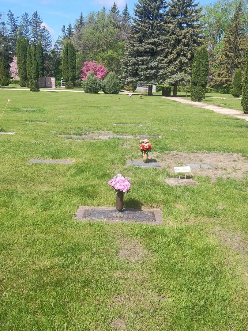 Margaret E. Landers's grave. Photo 2
