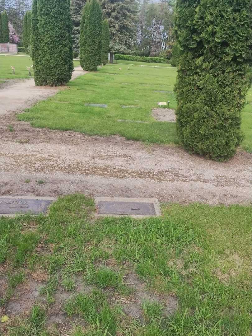 Richard Victor Waddell's grave. Photo 2