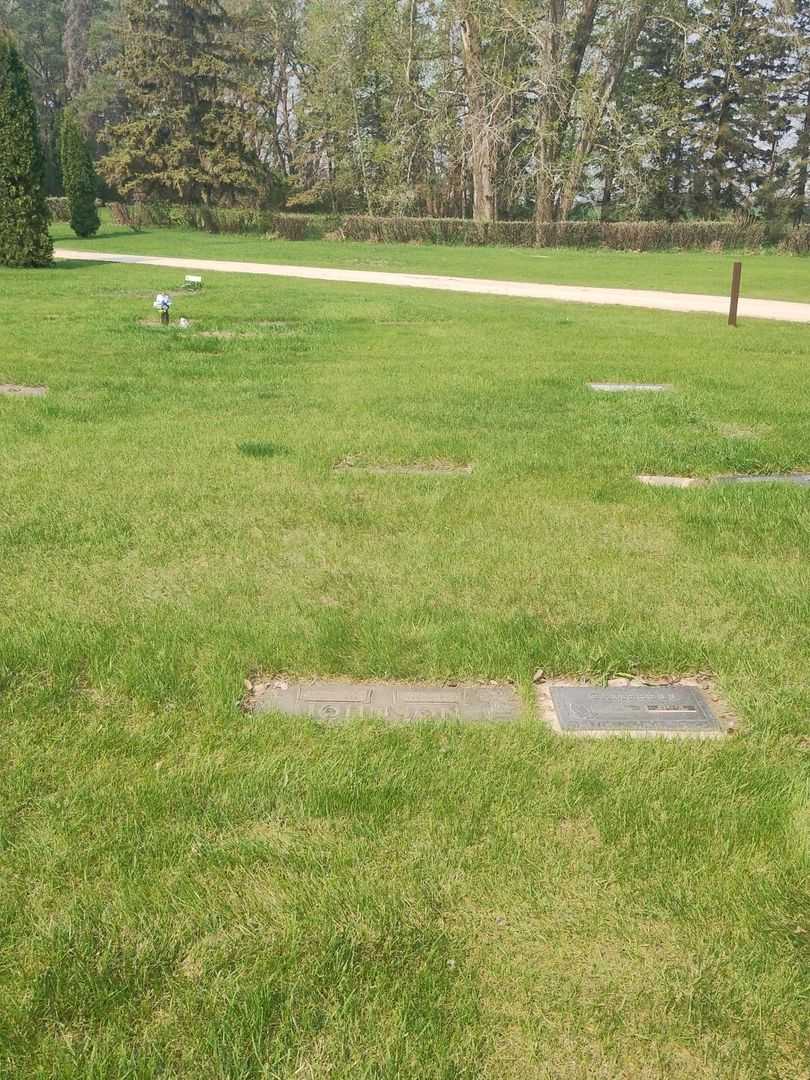 Clair Campbell's grave. Photo 3