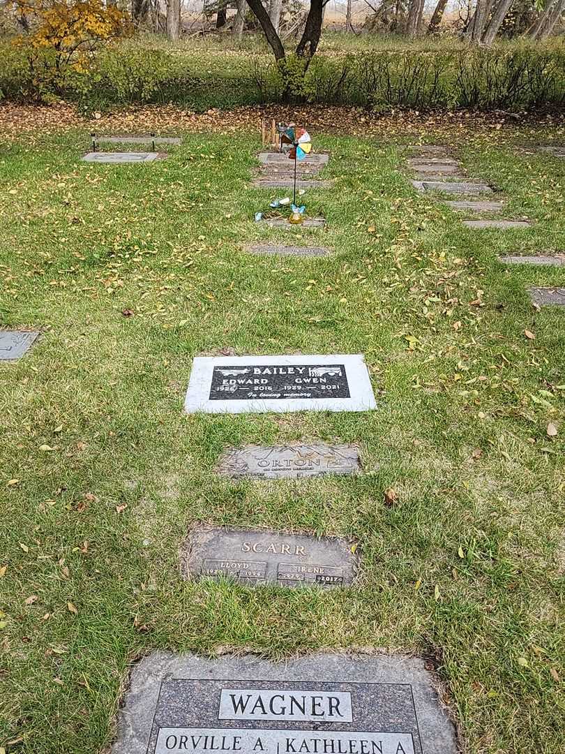 Edward Bailey's grave. Photo 2
