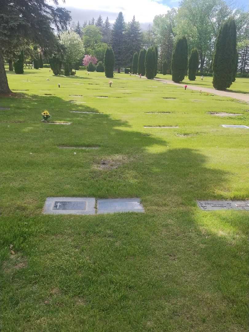 Alice Marie Parr's grave. Photo 2