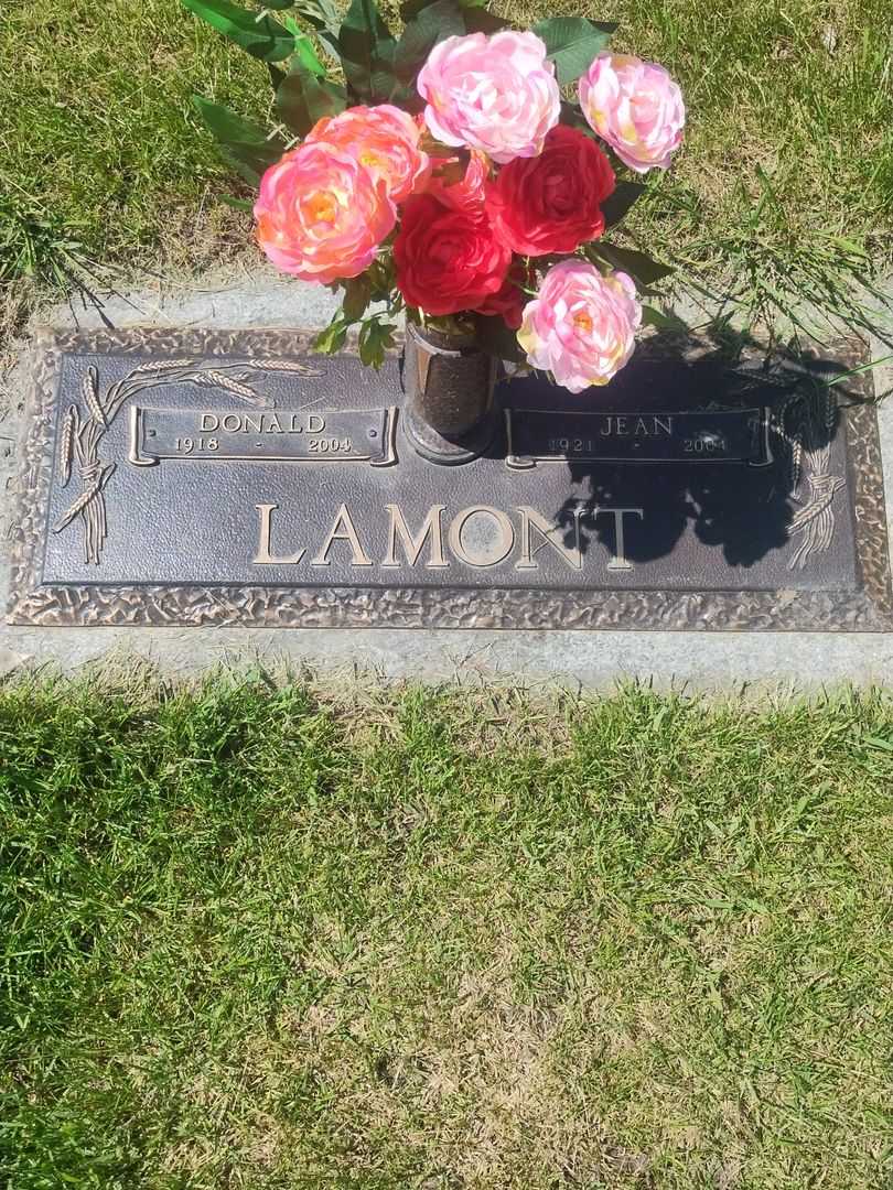 Jean Lamont's grave. Photo 1
