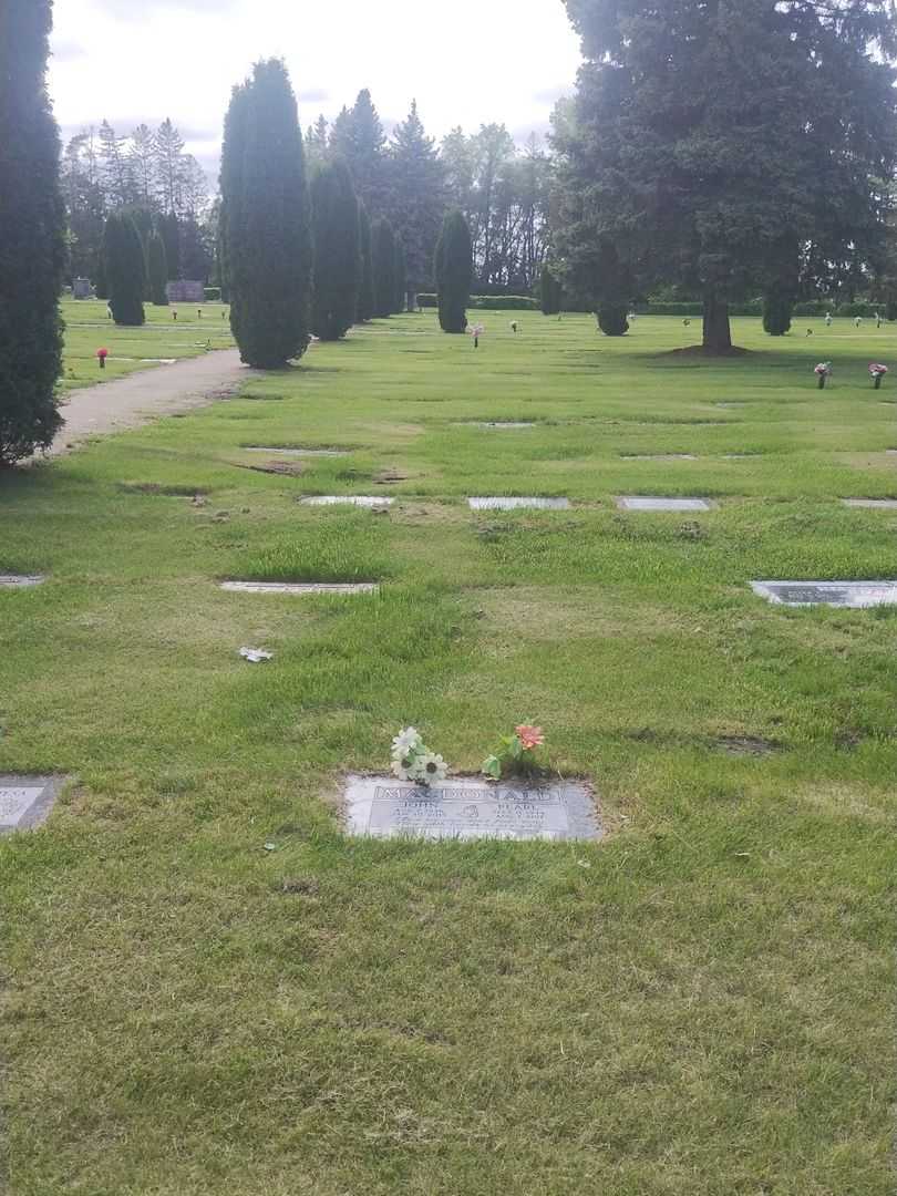 Pearl MacDonald's grave. Photo 2
