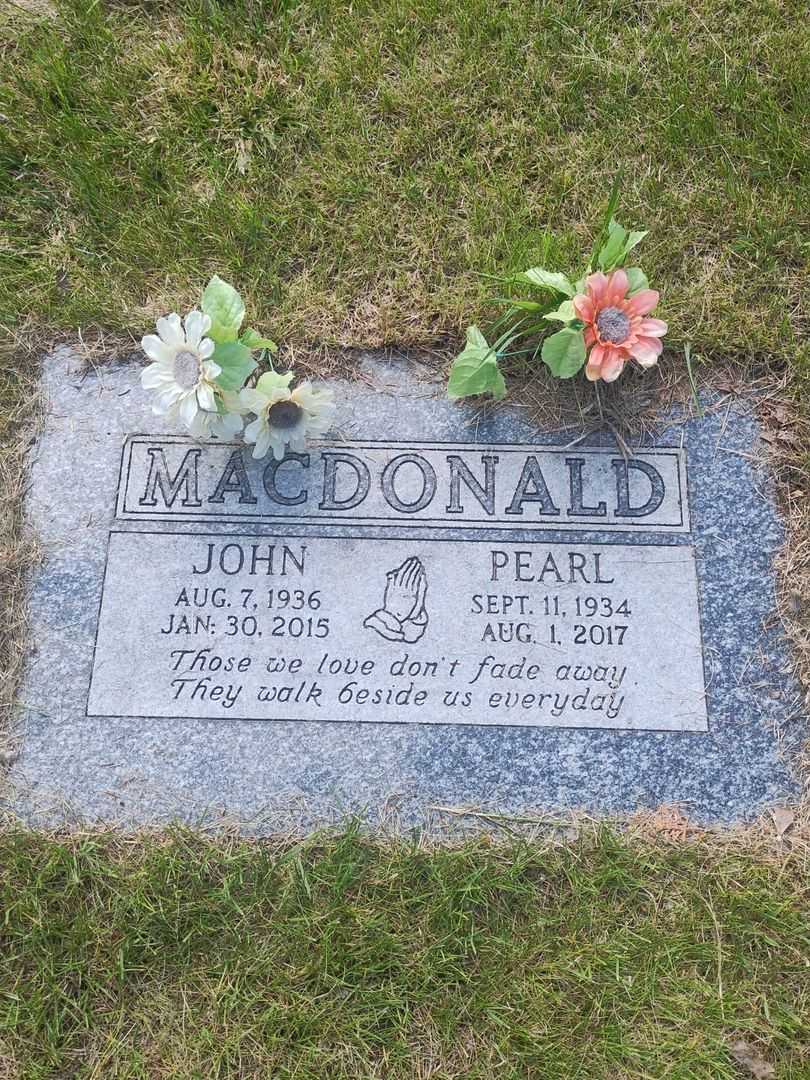 Pearl MacDonald's grave. Photo 1
