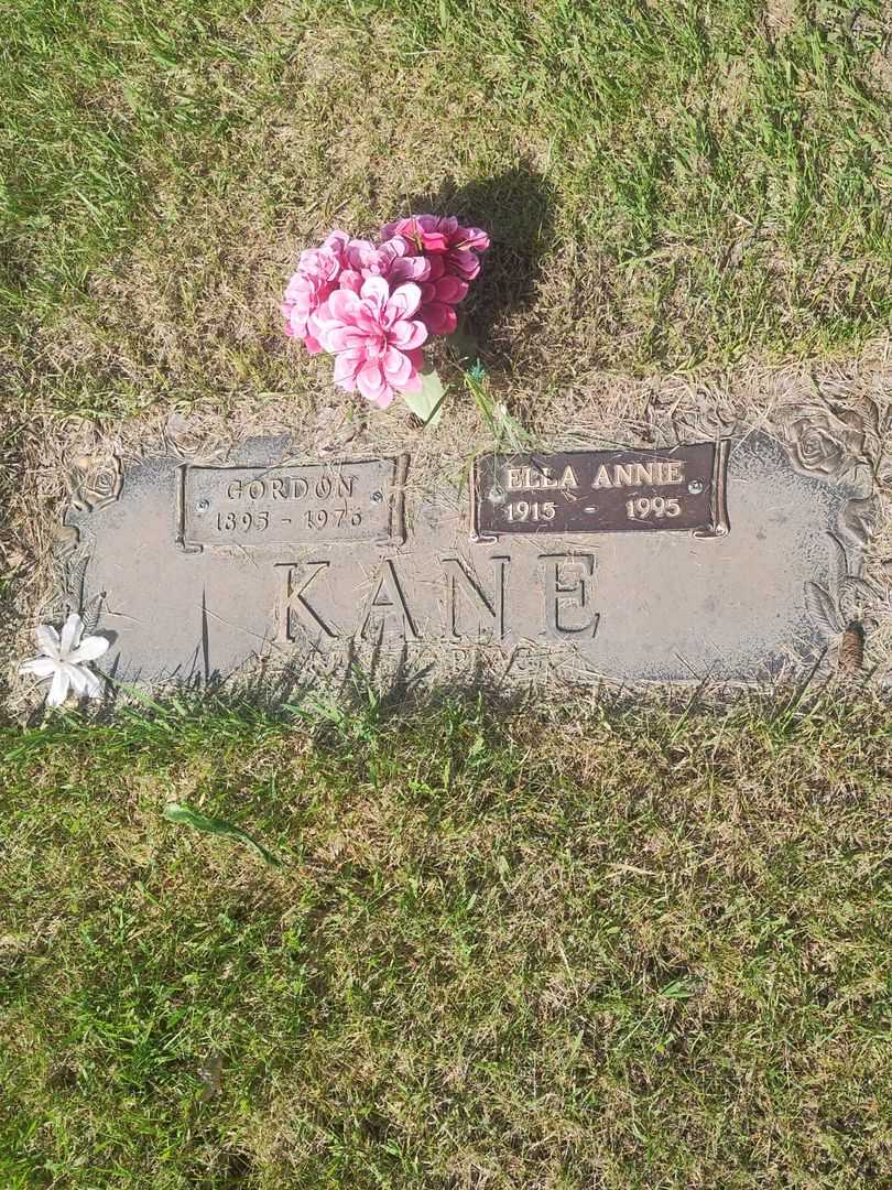 Ella Annie Kane's grave. Photo 1
