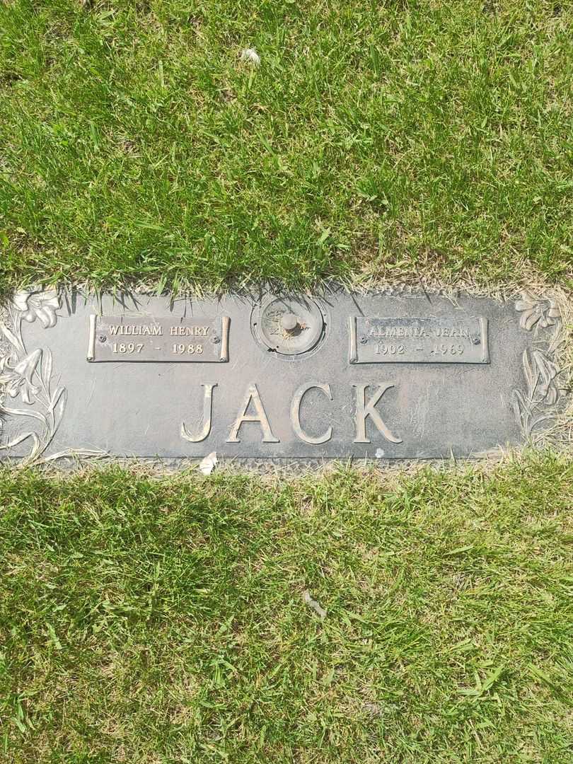 Almenia Jean Jack's grave. Photo 1