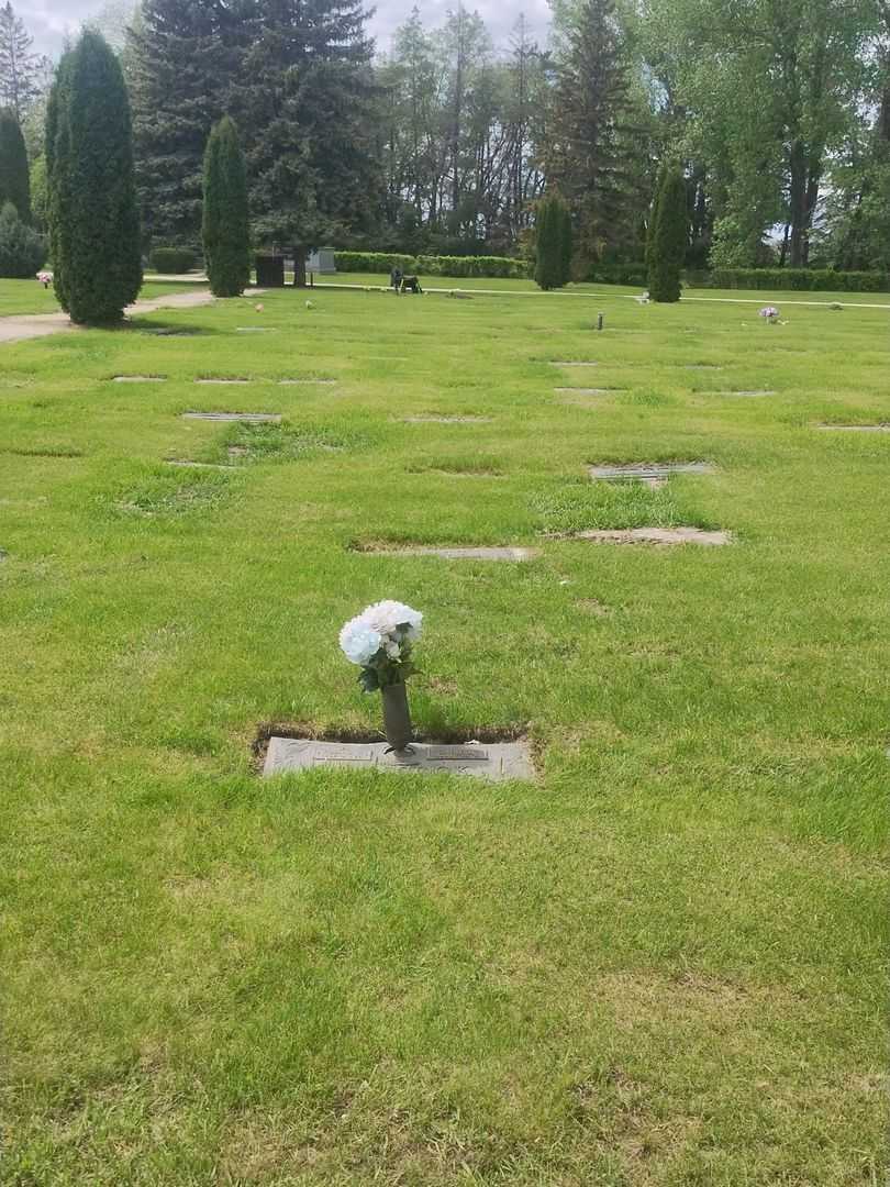 Sadie M. Hancock's grave. Photo 2