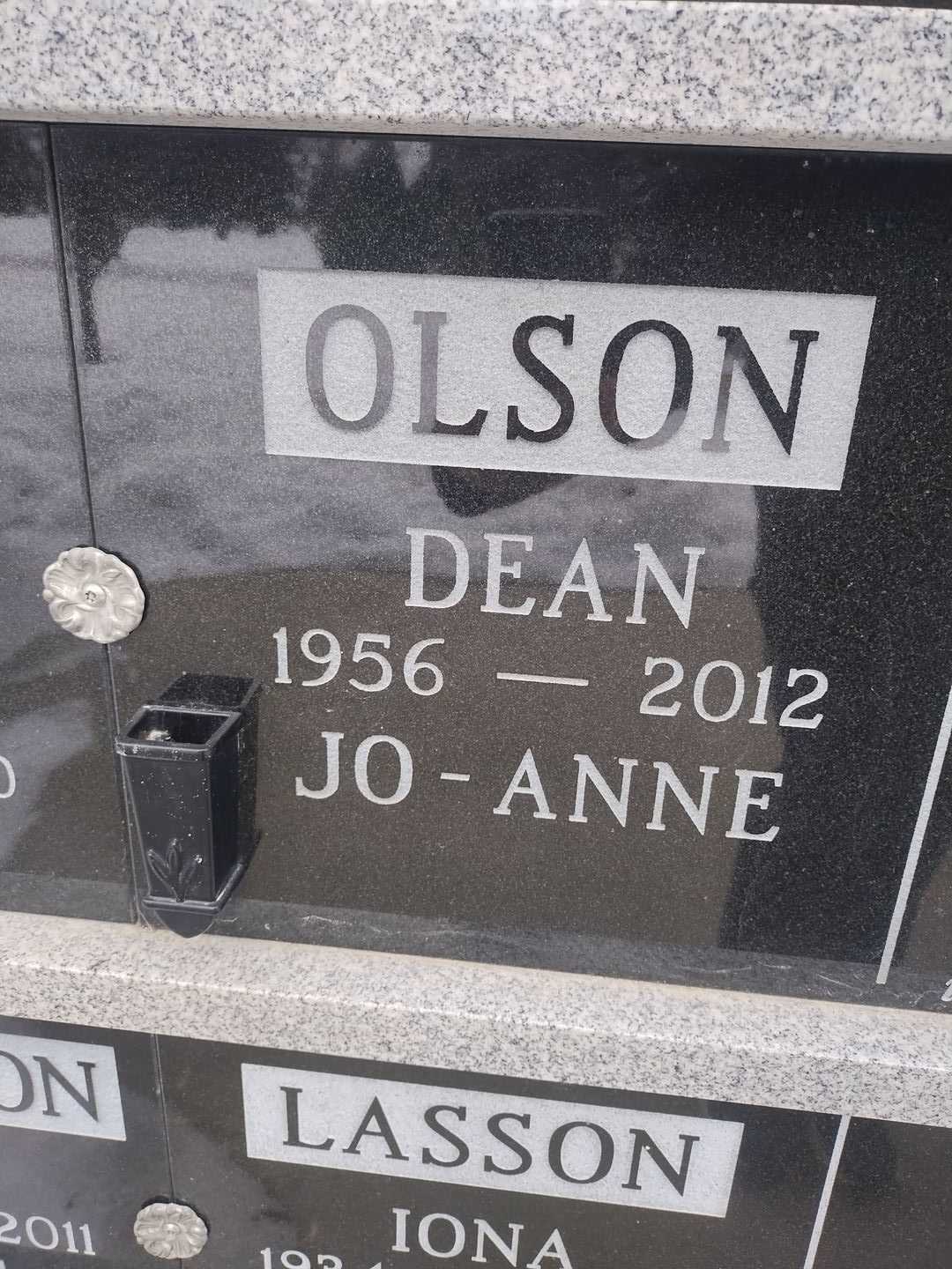 Dean Olson's grave