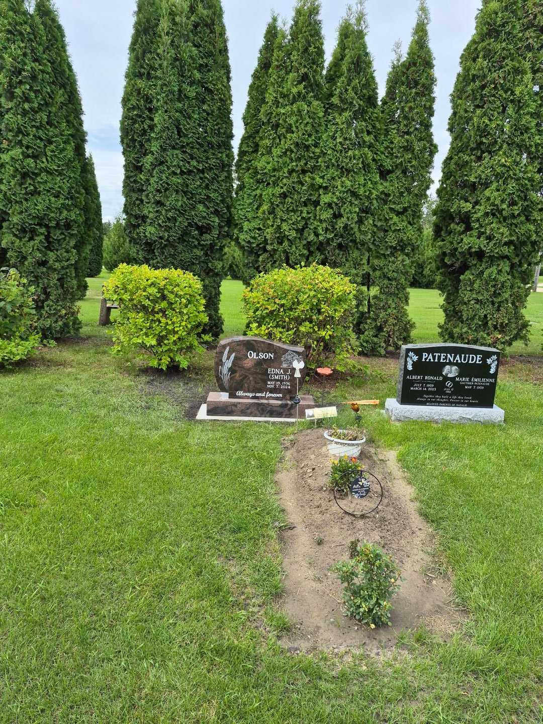 Edna Jean Olson's grave. Photo 2