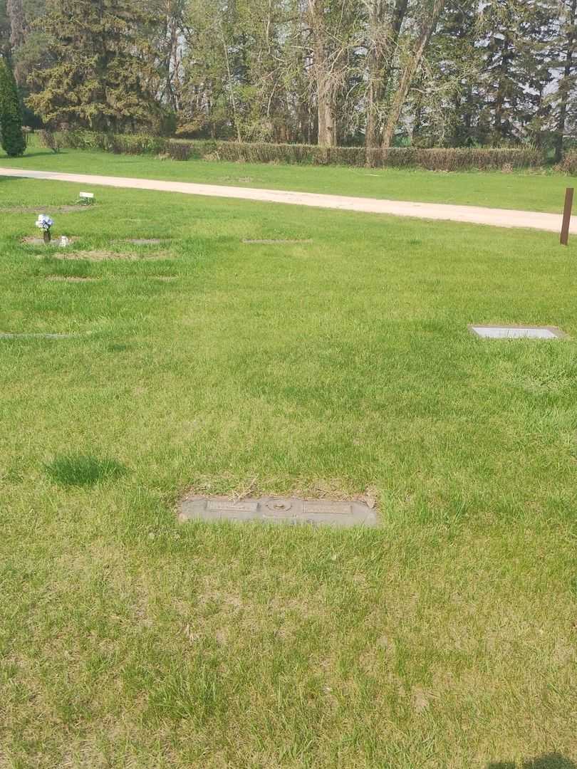 Enock Dahling's grave. Photo 2
