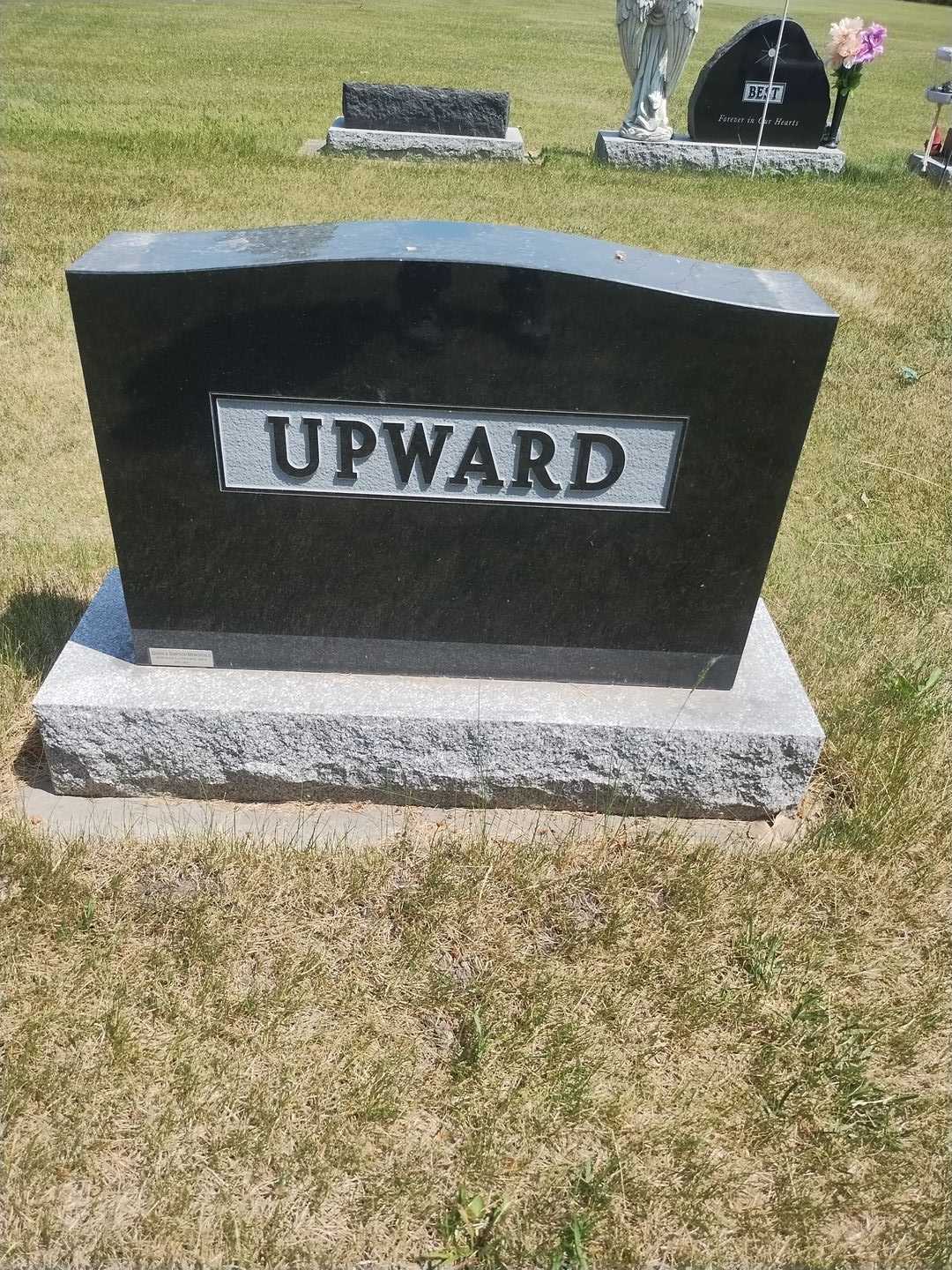 R.ichard Frank Upward's grave. Photo 2