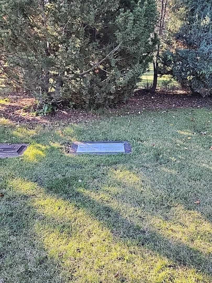 Gilberte "Gibi" Rey Morisseau's grave. Photo 2