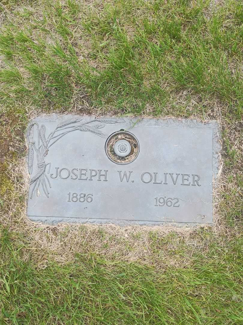 Nellie Oliver's grave. Photo 1