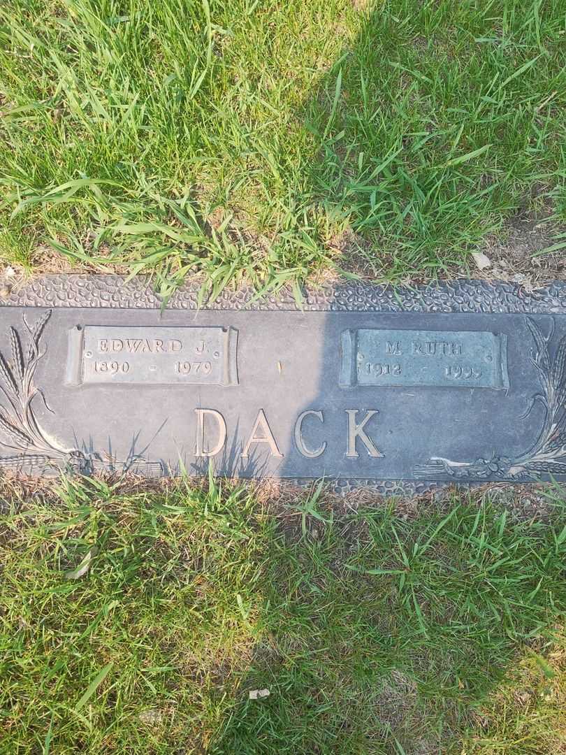 M. Ruth Dack's grave. Photo 1