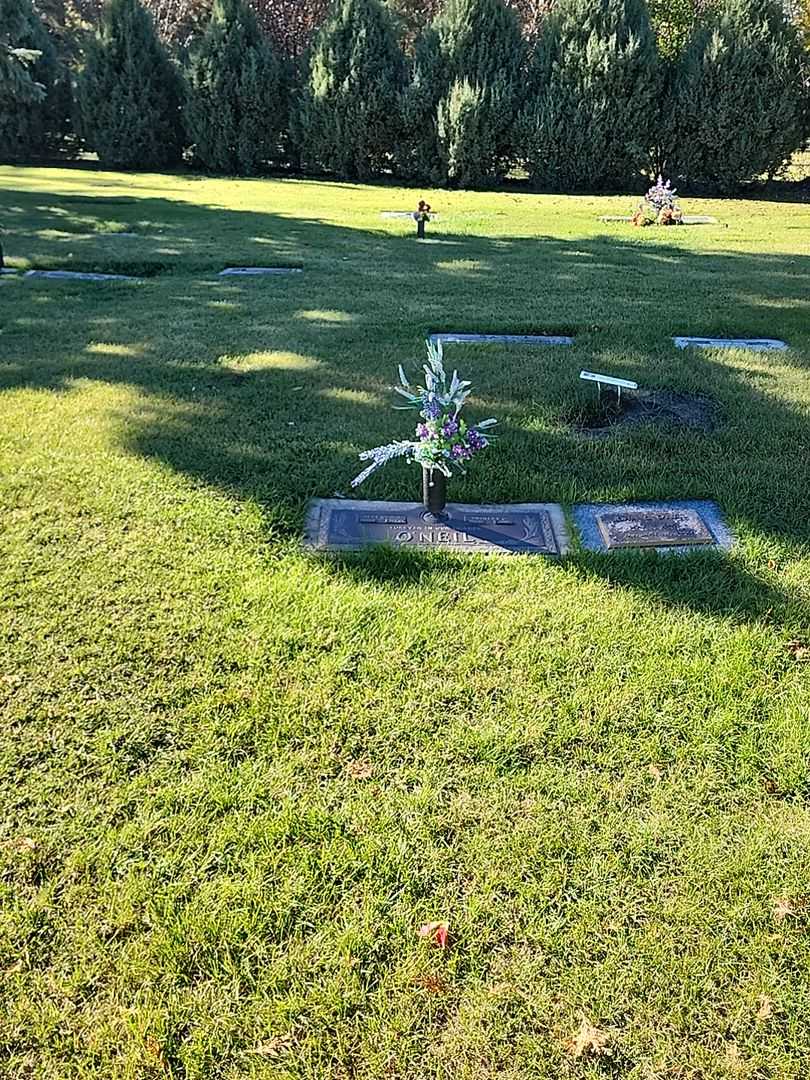 Albert H. J. O'Neil's grave. Photo 2