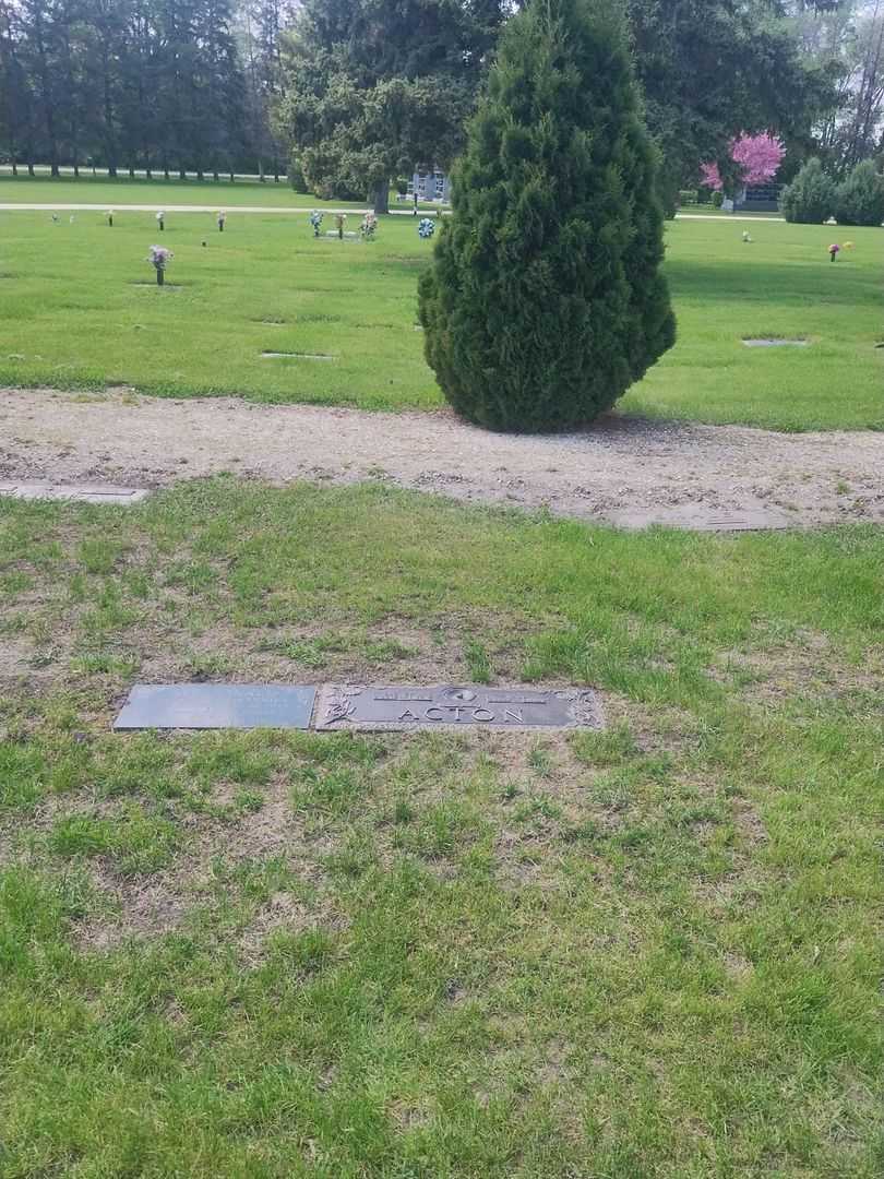 George H. Acton's grave. Photo 2