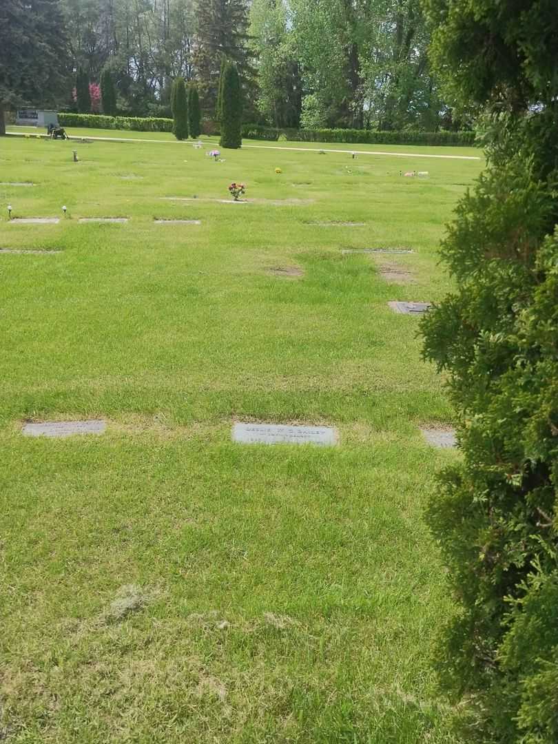 Leslie W. C. Bailey's grave. Photo 2