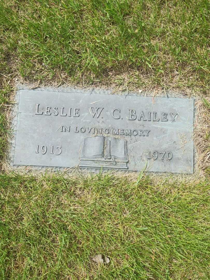 Leslie W. C. Bailey's grave. Photo 1