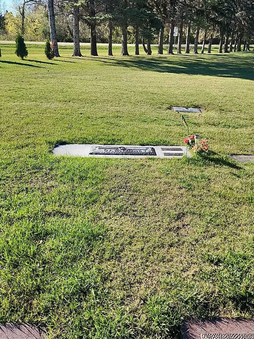 Pearl Mary Favel Garnham's grave. Photo 2