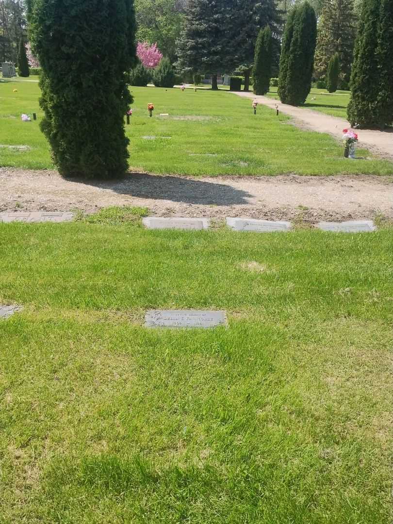 Della E. Farncombe's grave. Photo 2