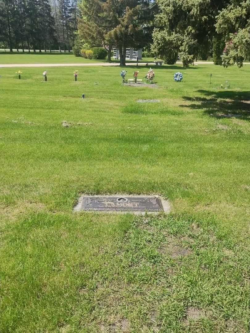 Isabell G. Lamont's grave. Photo 2