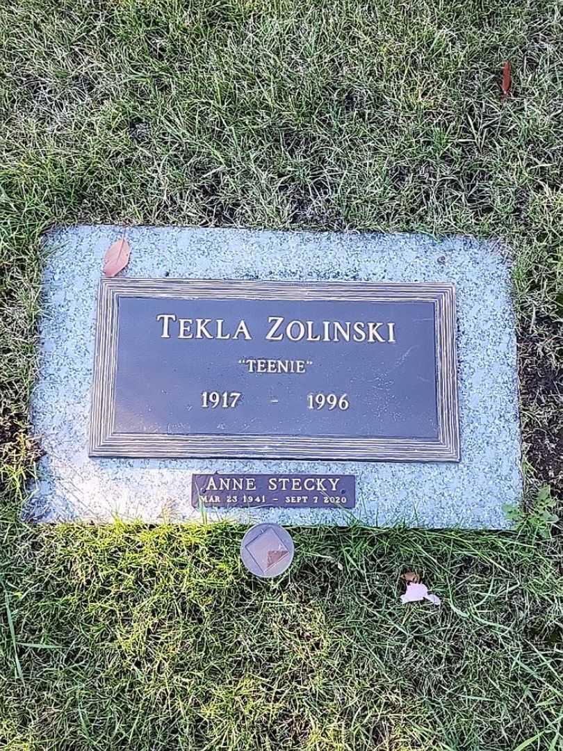 Tekla "Teenie" Zolinski's grave. Photo 1