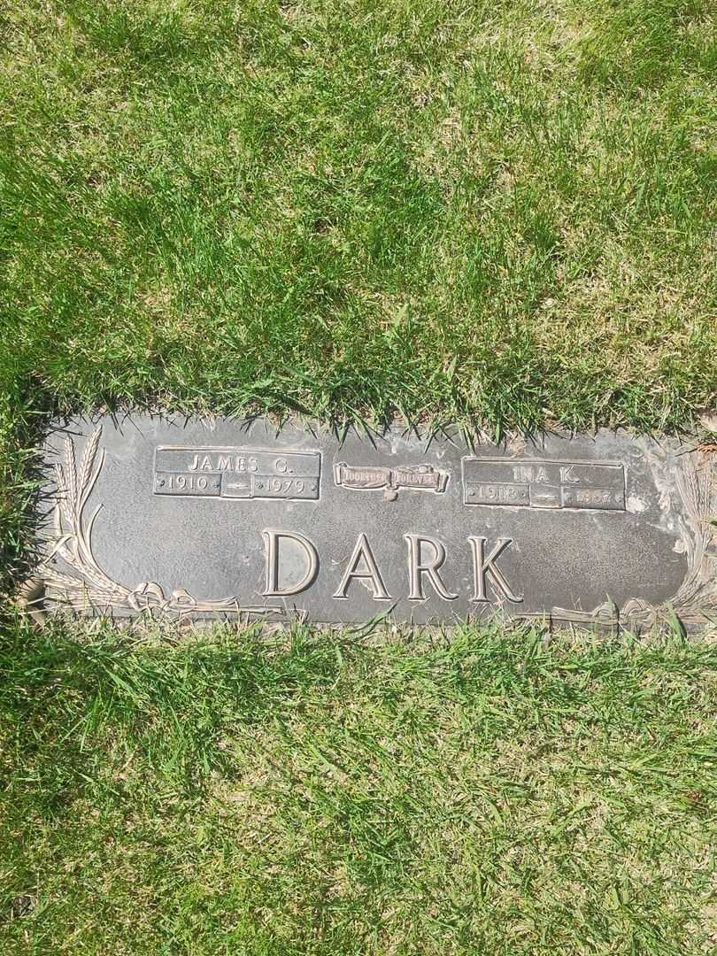 James C. Dark's grave. Photo 1