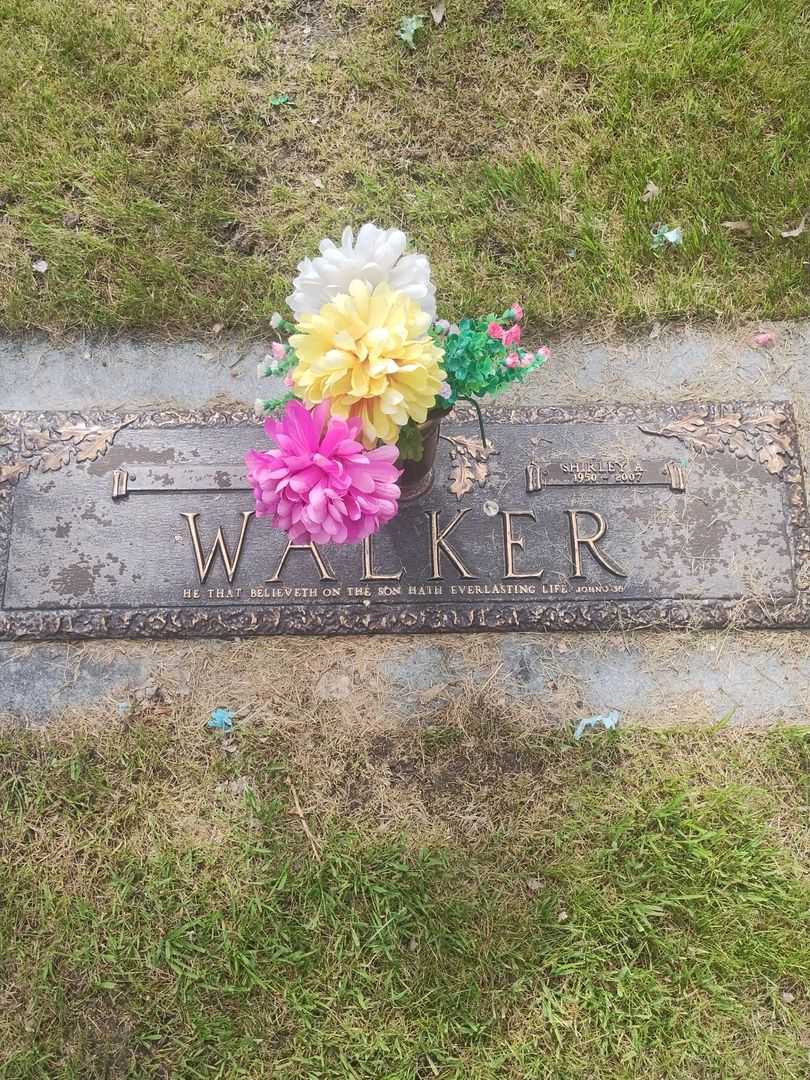 Shirley A. Walker's grave. Photo 1