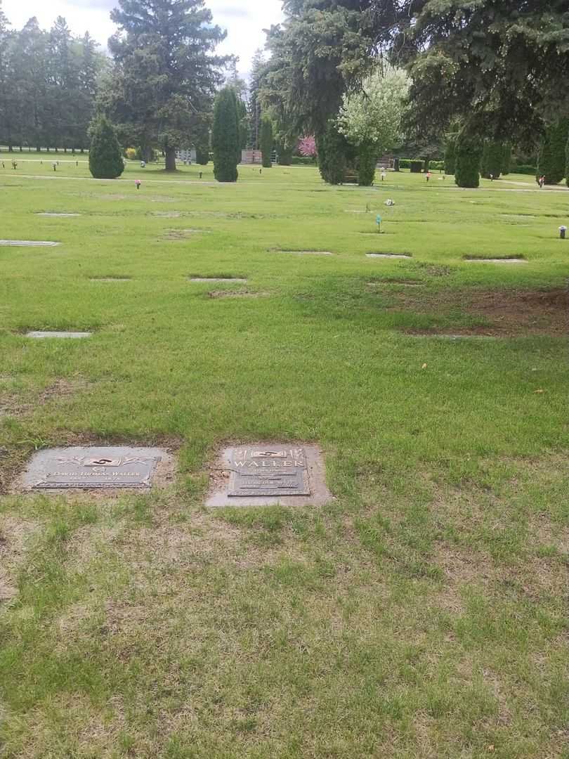 Elizabeth M. "Betty" Waller's grave. Photo 2