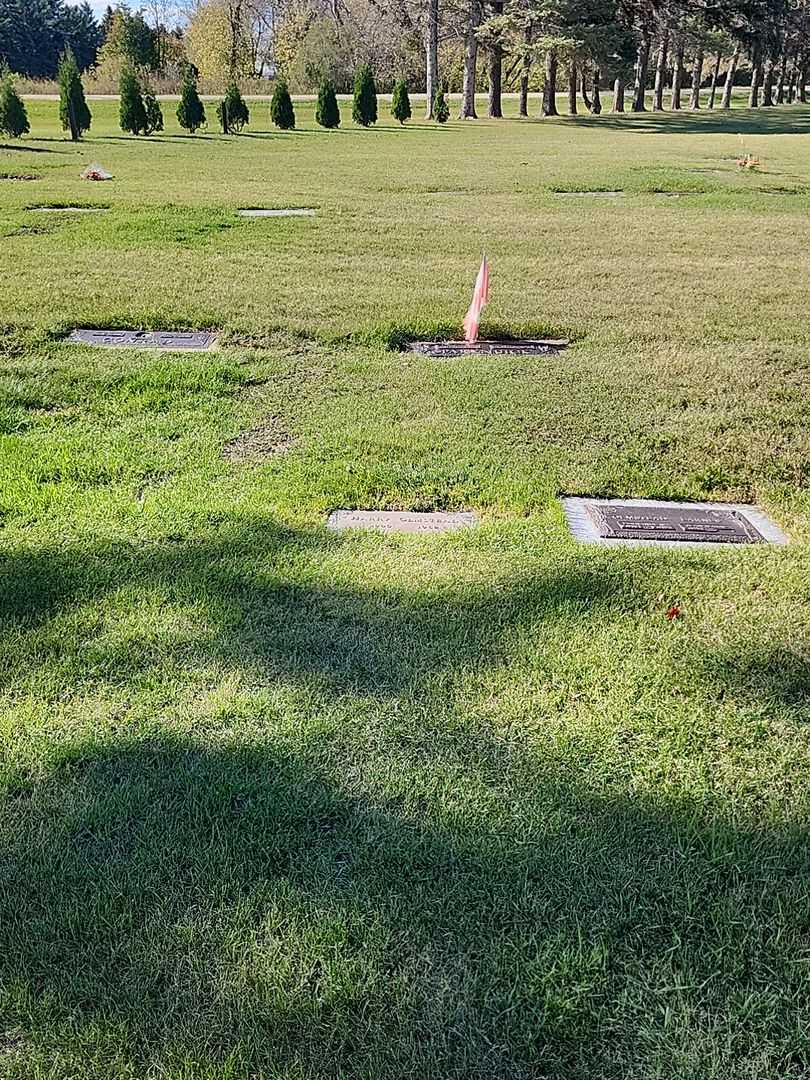 Harry Olmstead's grave. Photo 2