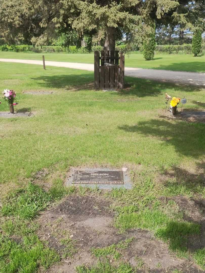 Dorothy Irene Nelson's grave. Photo 2