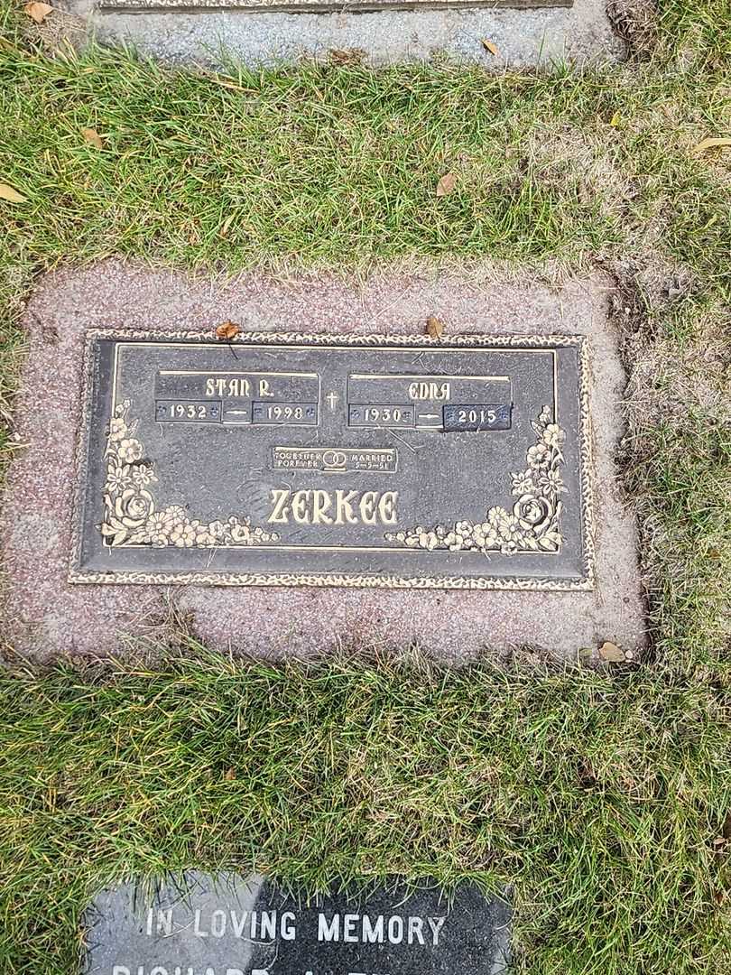 Stanley R. "Stan" Zerkee's grave. Photo 1