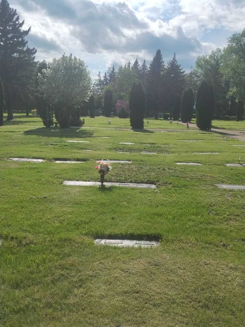 Kermit K. James's grave. Photo 2