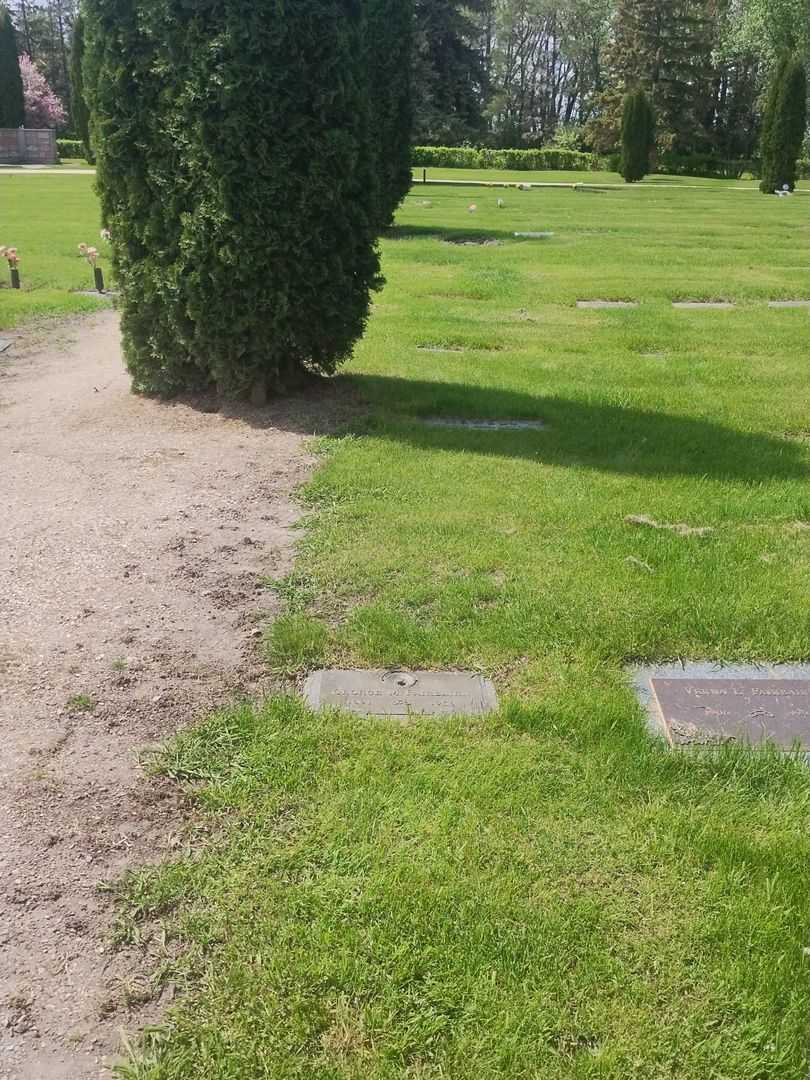 George M. Fairbairn's grave. Photo 2