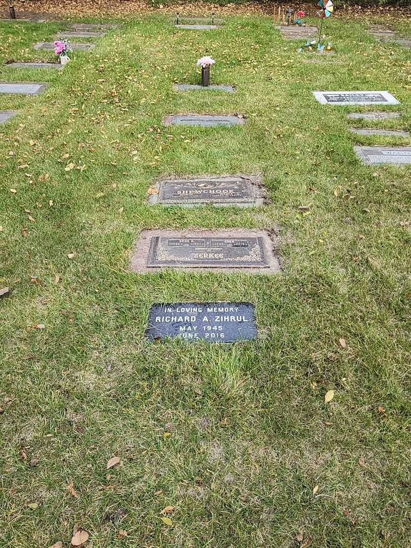 Richard A. Zihrul's grave. Photo 2