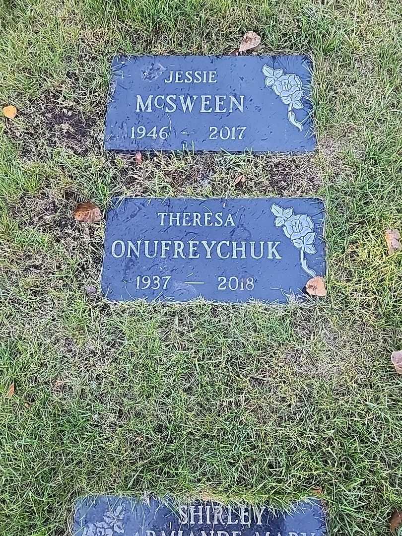 Theresa Onufreychuk's grave. Photo 1