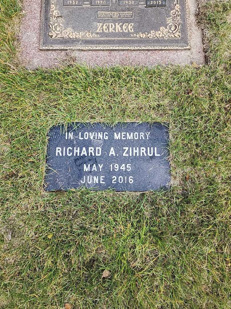 Richard A. Zihrul's grave. Photo 1