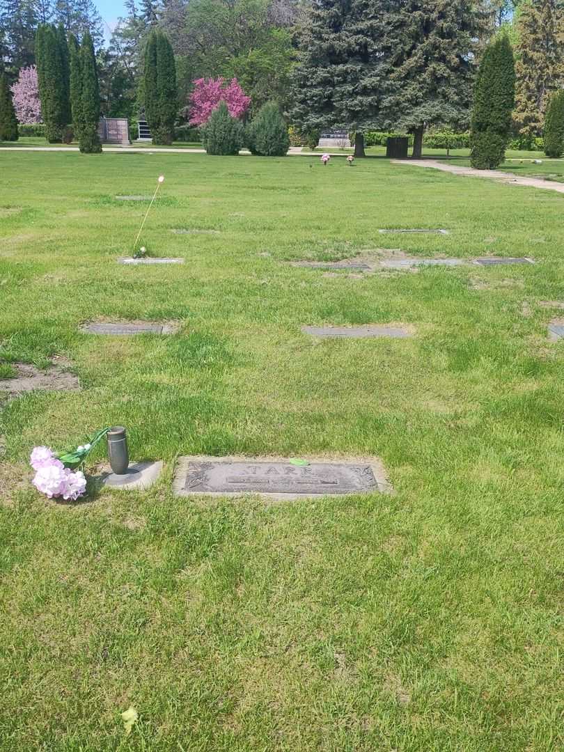 Robert Clare Tarr's grave. Photo 2