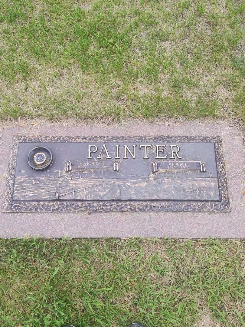 Viola E. Painter's grave. Photo 1