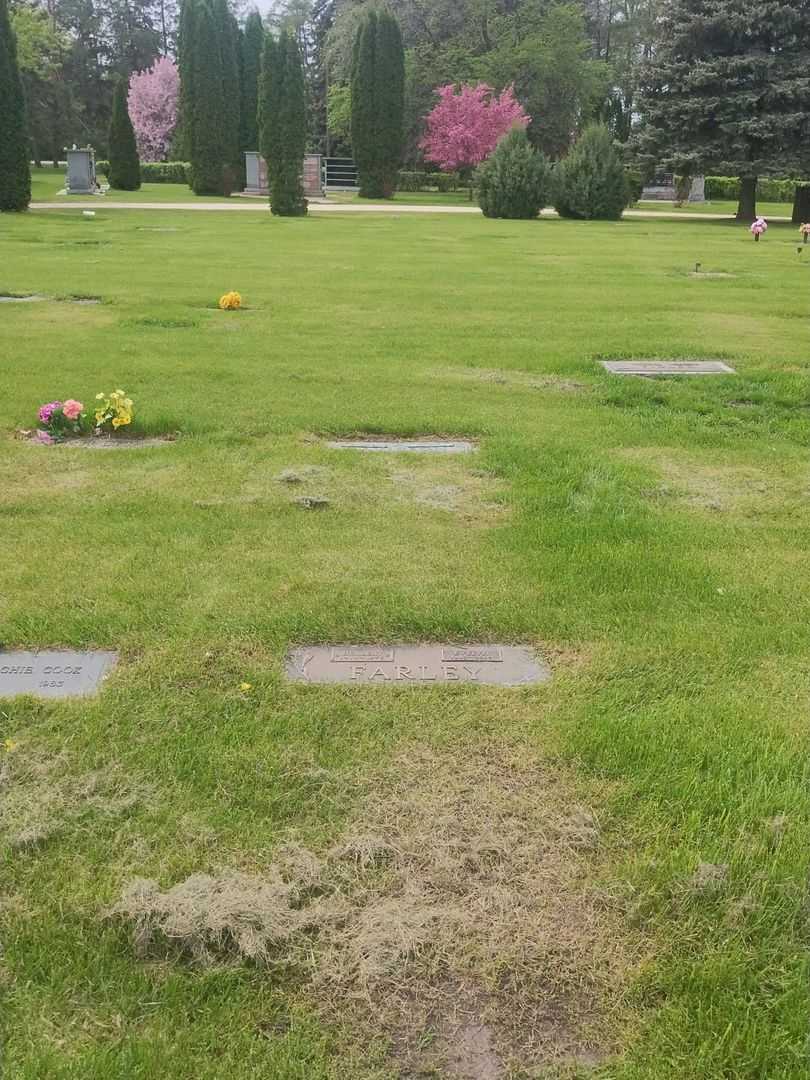 Herbert Farley's grave. Photo 2