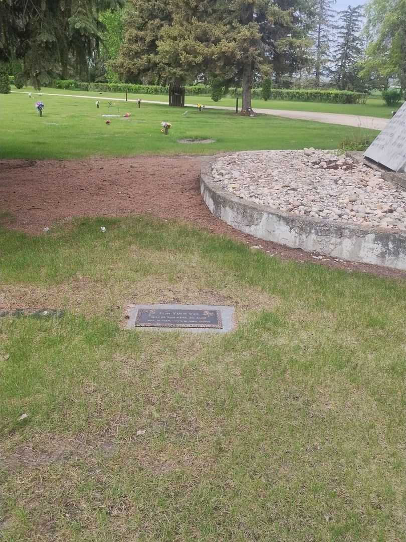 Fon Yuen Yee's grave. Photo 2