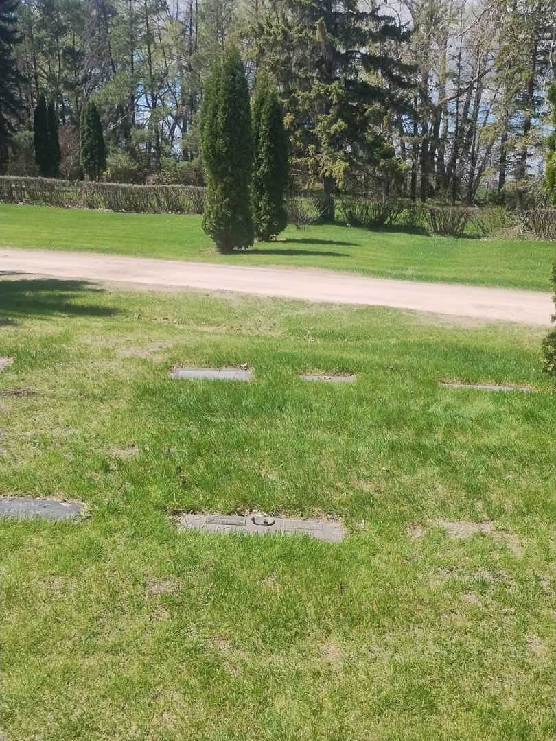 Eva May Ioanidis's grave. Photo 2