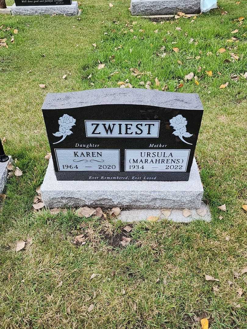 Karen Zwiest's grave. Photo 1