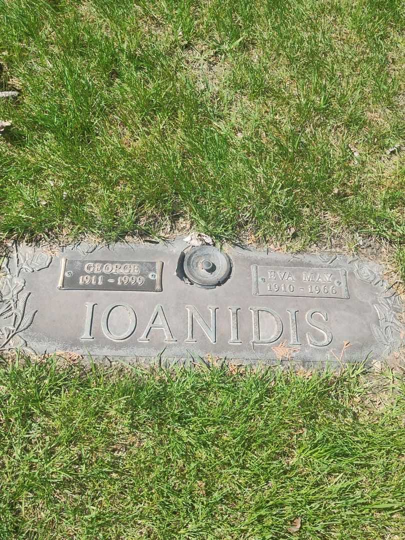 Eva May Ioanidis's grave. Photo 1